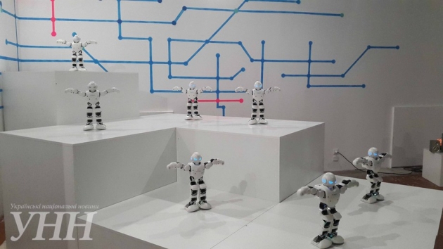 В Киеве впервые в Украине открылась шоу-выставка роботов