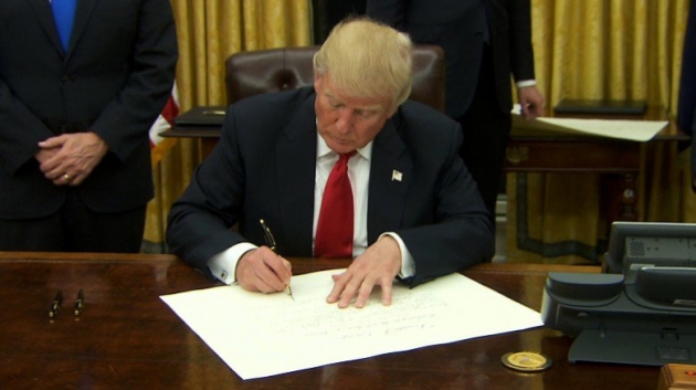 Трамп намерен сегодня подписать указ о возведении стены на границе с Мексикой
