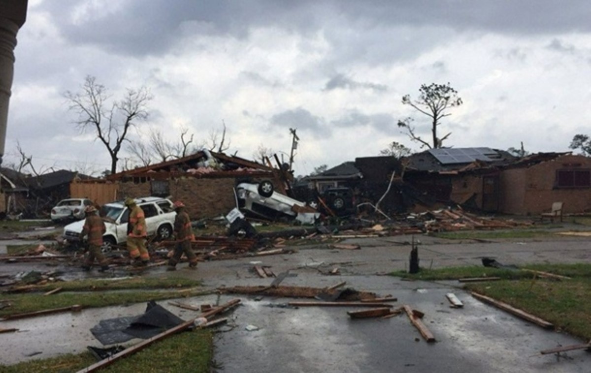 В Луизиане объявили режим ЧП из-за торнадо