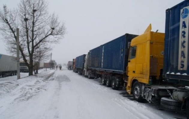 В Прикарпатье ограничили движение грузовиков