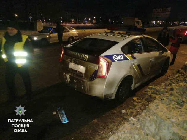 В Киеве мужчина напал на патрульных
