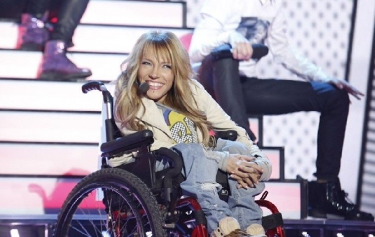 От России на "Евровидение-2017" поедет девушка на инвалидной коляске