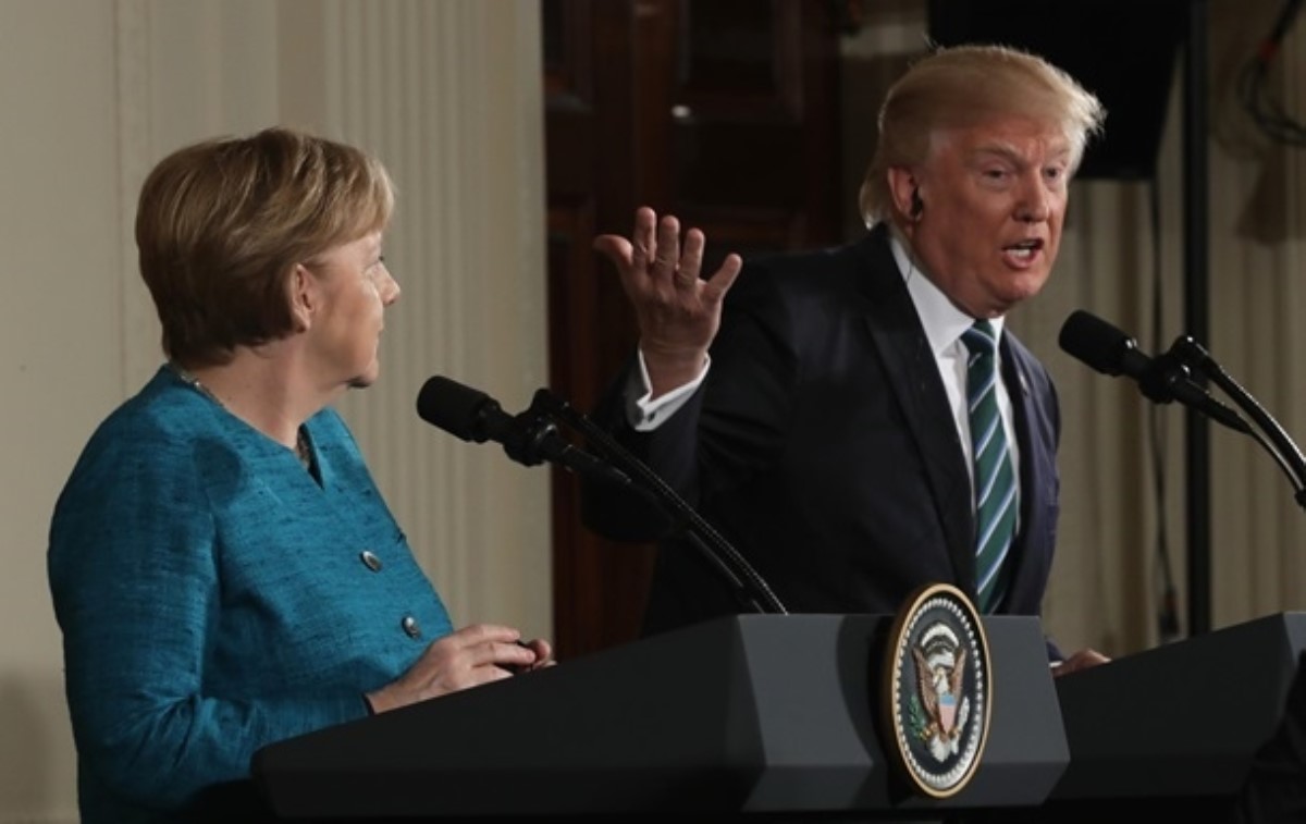 Трамп ждет от Меркель 374 миллиардов долларов "за обеспечение безопасности"