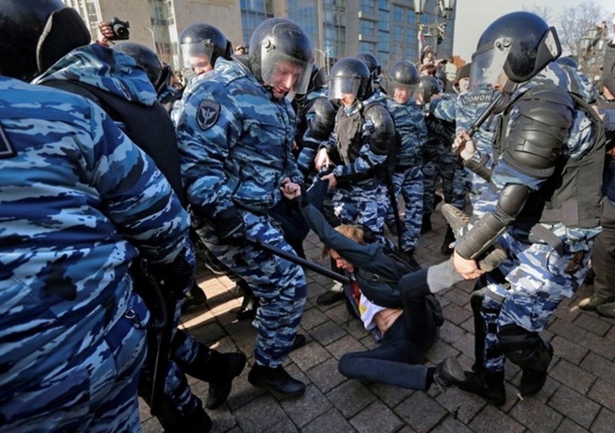 В Москве задержали почти 1000 участников митинга