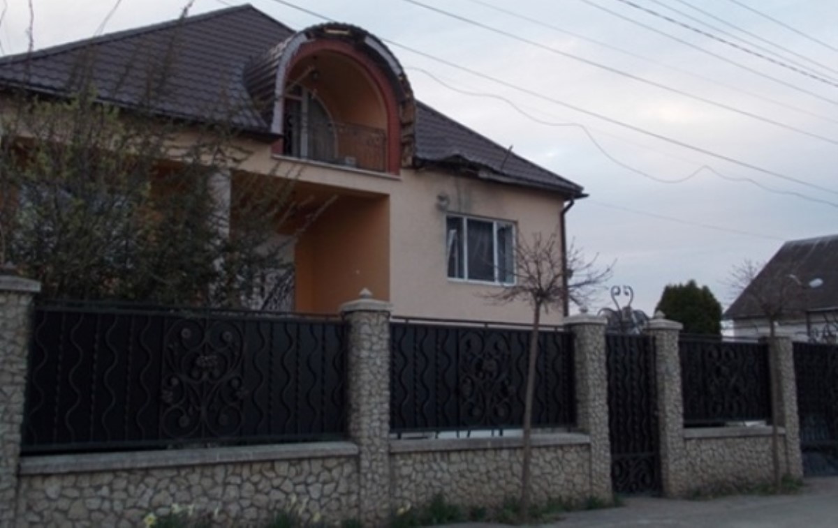 На Закарпатье обстреляли дом экс-прокурора
