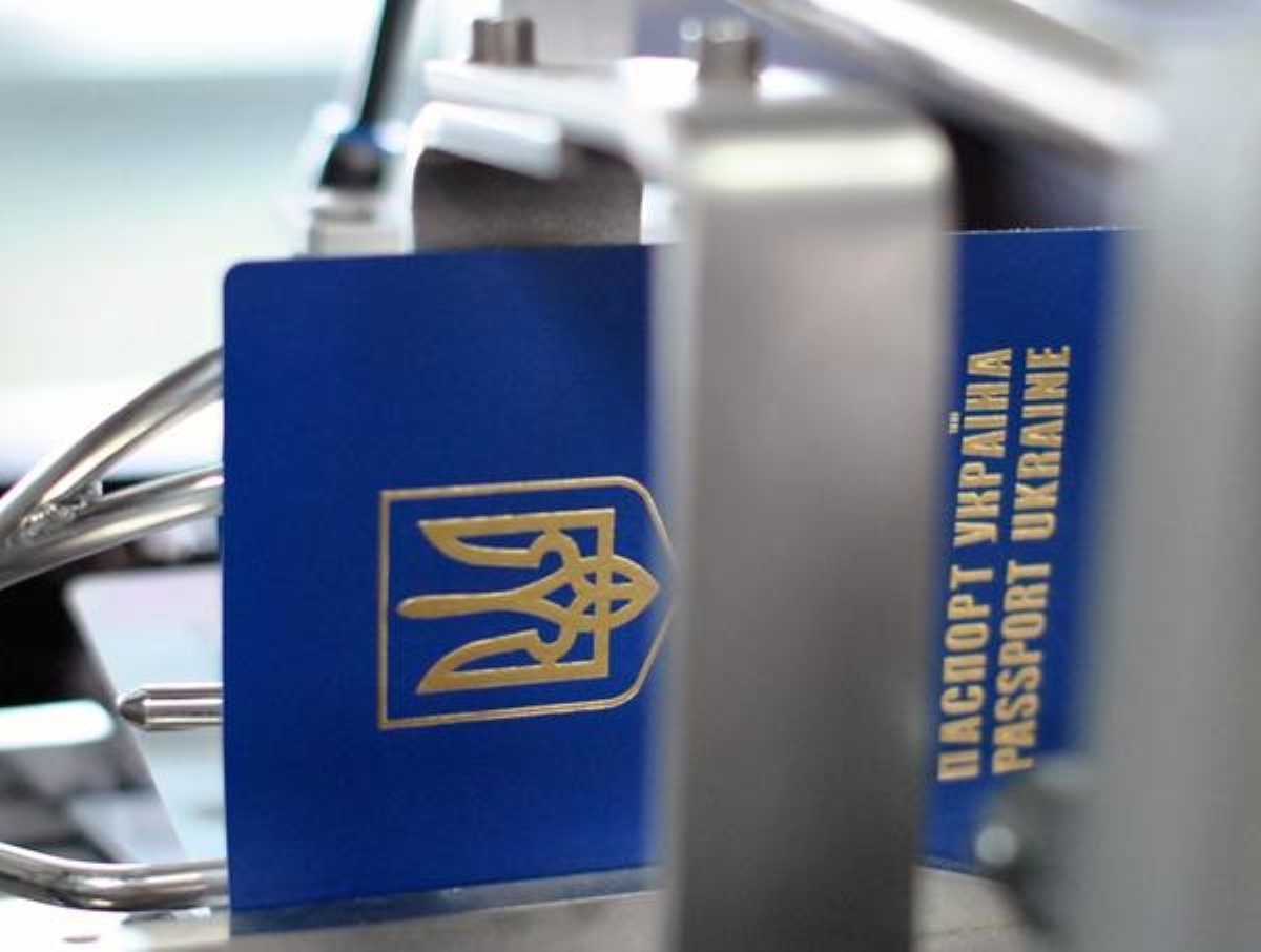 3 млн украинцев уже получили биометрические паспорта