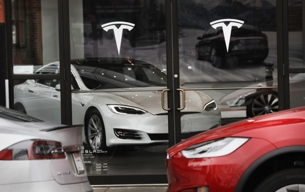Tesla отзывает 53000 машин из-за проблем с ручником