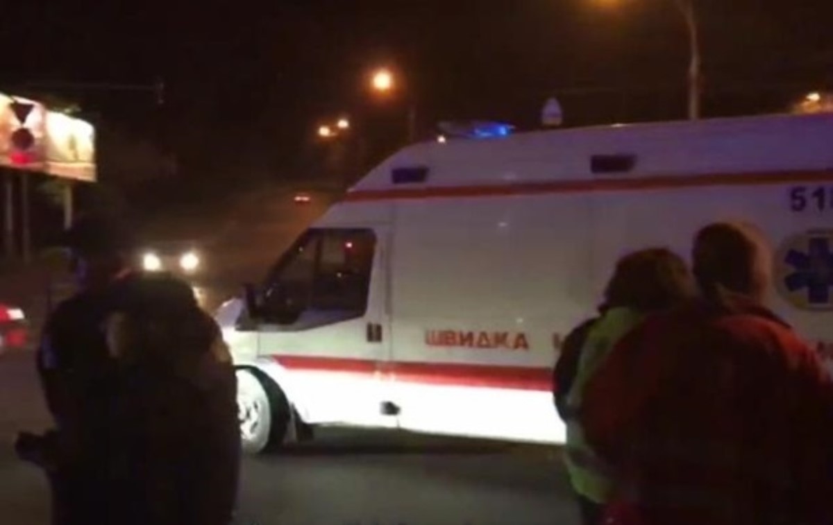 В Киеве неизвестный в камуфляже подстрелил троих прохожих