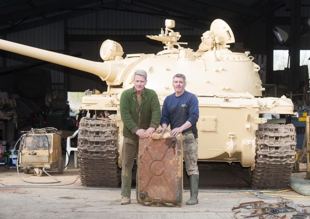 Коллекционер обнаружил в купленном танке Т-54 золотые слитки