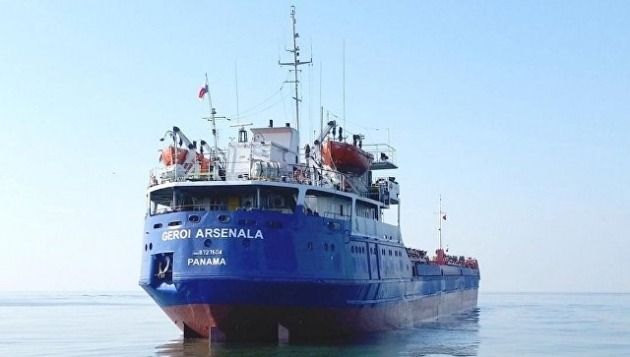 В Керченском проливе возобновился поиск экипажа затонувшего сухогруза