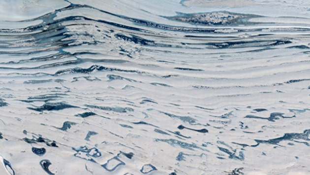 В Антарктиде ученые обнаружили сотни рек и озер из талой воды