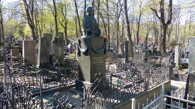 В Киеве неизвестные ограбили могилу Леси Украинки