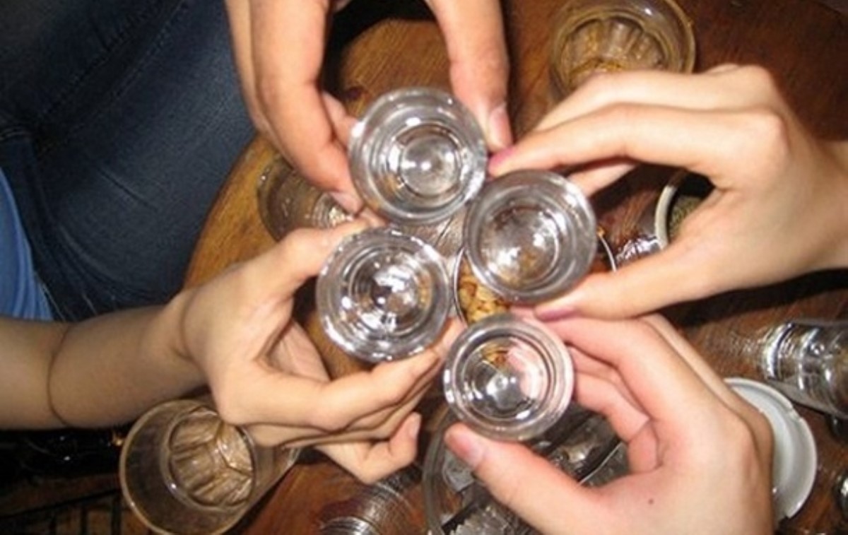 На Львовщине семеро детей отравились алкоголем
