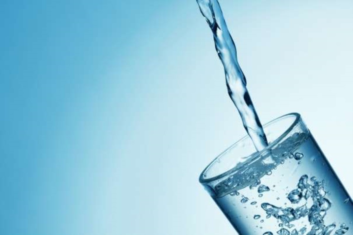 Почему лучше пить теплую воду вместо холодной