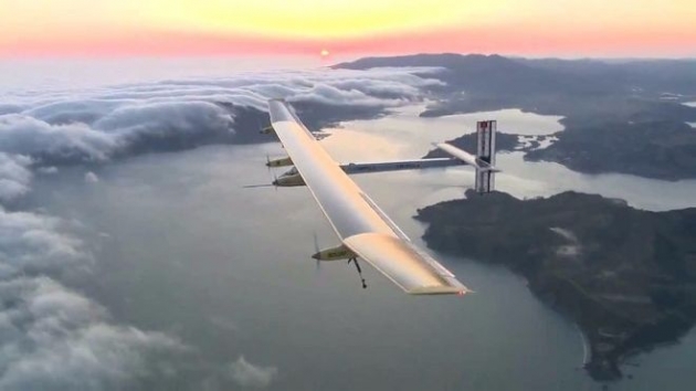 В Швейцарии протестировали новейший самолет на солнечных батареях