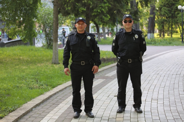 В День памяти правопорядок обеспечивают 16 тыс полицейских
