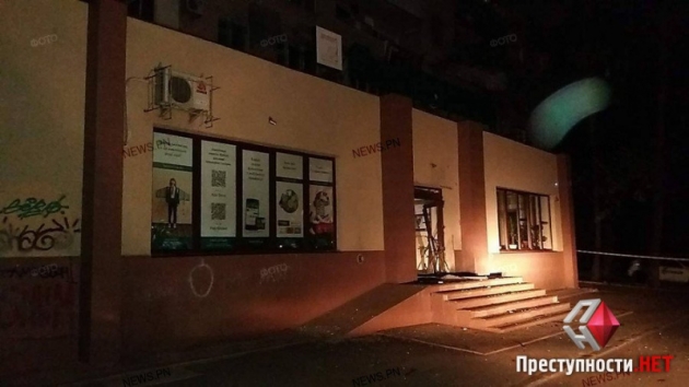В центре Николаева ночью подорвали вход в банк