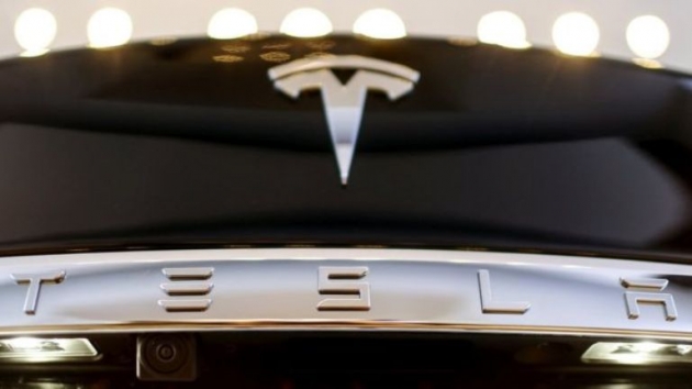 Tesla уже принимает предзаказы на «солнечную черепицу» с вечной гарантией