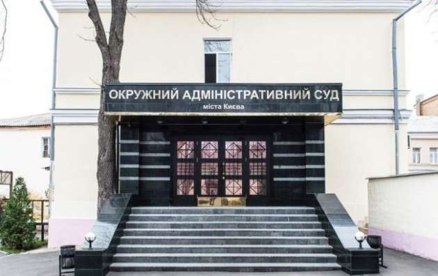В Окружном суде Киева неизвестные с нашивками "как в НАБУ" проводят обыск