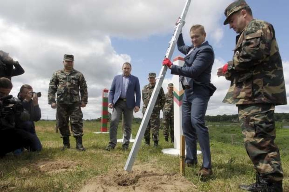Литва приступила к строительству стены на границе с РФ