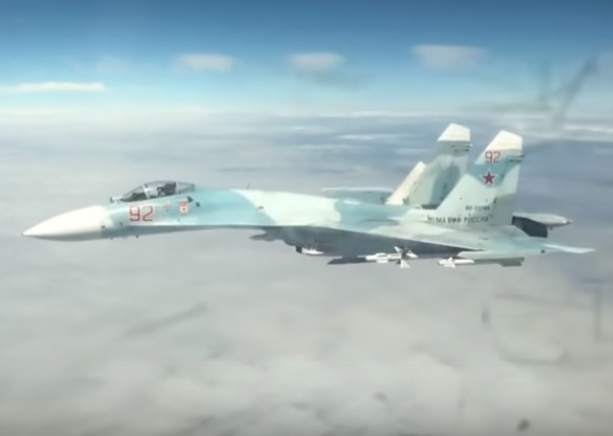 Появилось видео перехвата американских бомбардировщиков российским Су-27