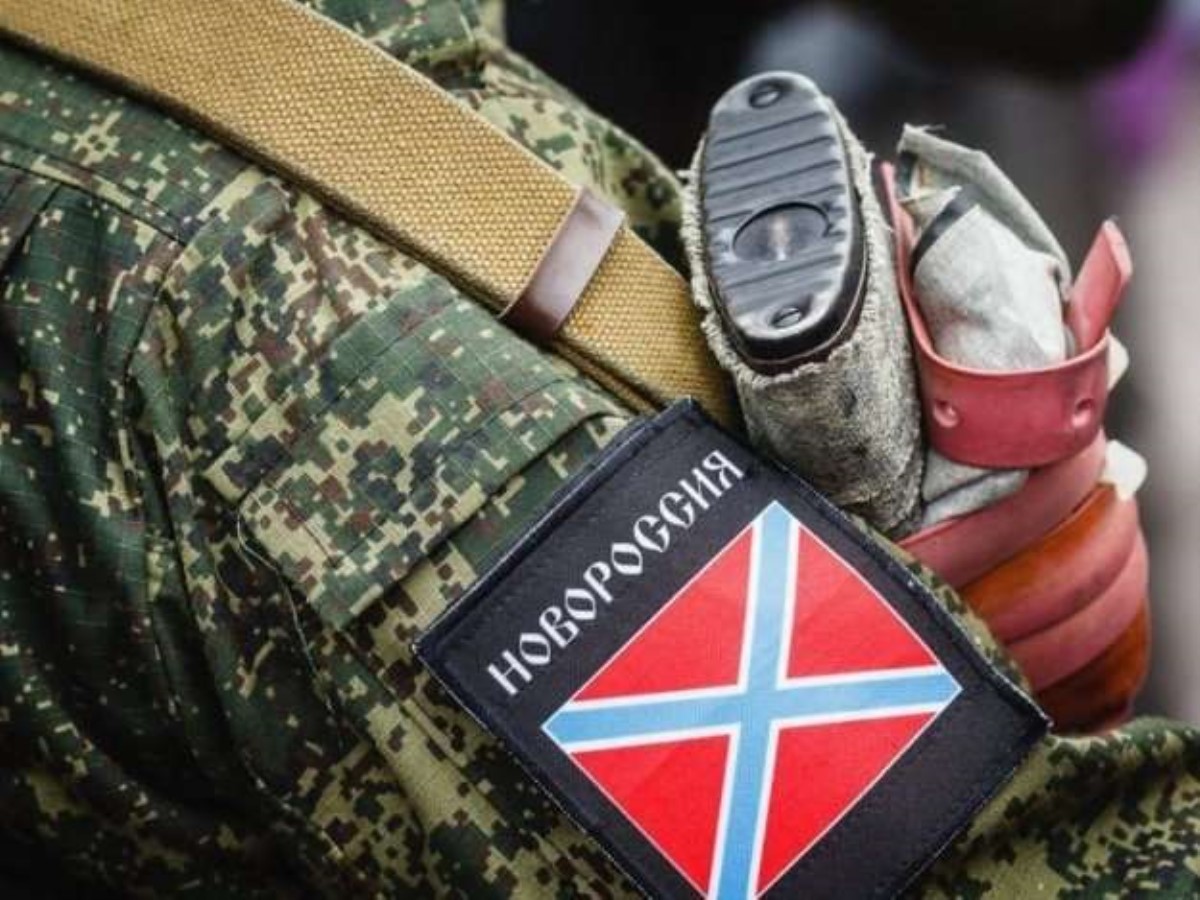 Під носом у ворога: відважні гвардійці знищили "прапор Новоросії"