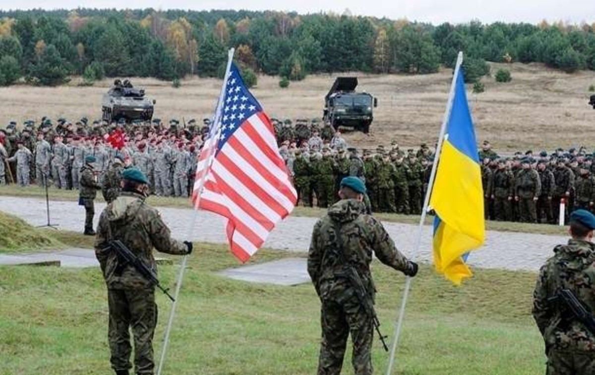 Незримой тенью: США постоянно влияют на Украину