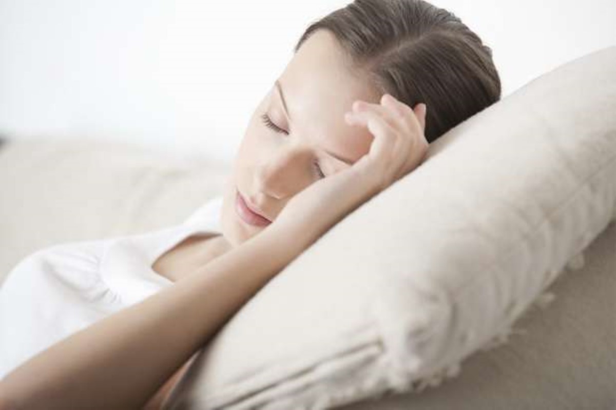 Медики узнали точное количество сна, которое делает людей счастливыми