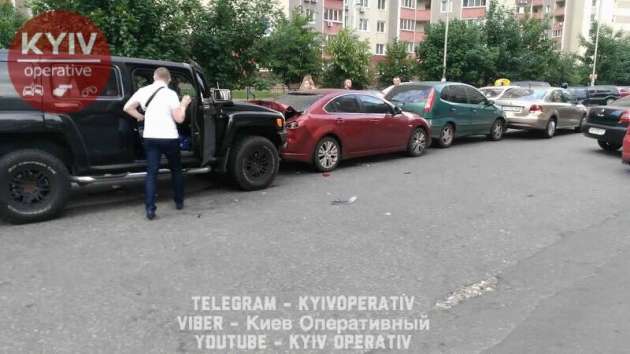 В Киеве Hummer устроил крупное ДТП