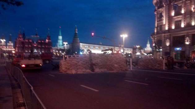 На улицах Москвы замечены покрышки и баррикады