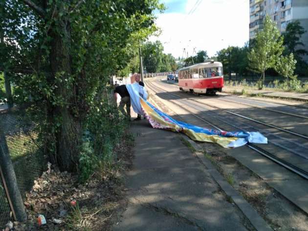 Много избитых: акция против проспекта Шухевича в Киеве вдребезги разгромлена