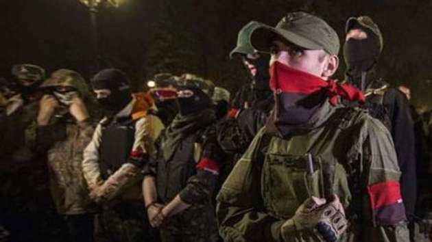 «Правый сектор» стягивает националистов в центр Киева