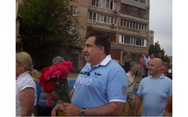 Приняли в "Партию Зеленых": Саакашвили забросали яйцами и зеленкой