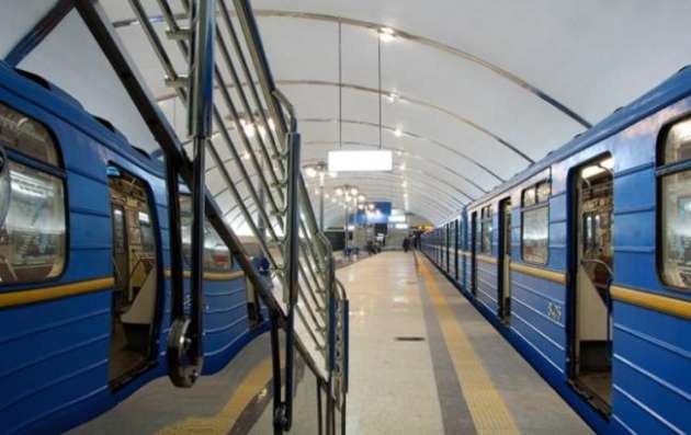 В Киеве девушка потеряла сознание и упала прямо под поезд метро