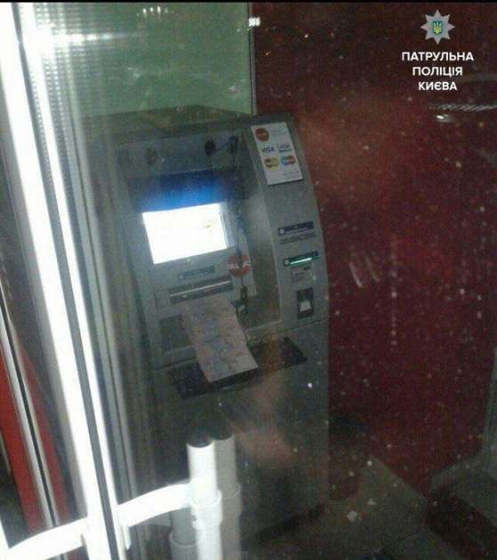 В Киеве отделение банка завалило деньгами из-за афериста