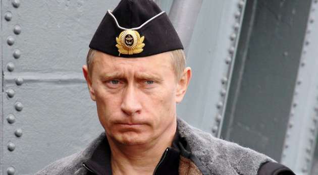 Военный эксперт объяснил любовь Путина к бряцанию оружием