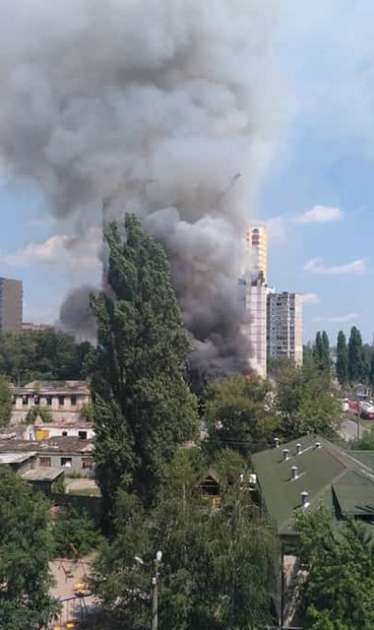 В Киеве вспыхнул крупный пожар
