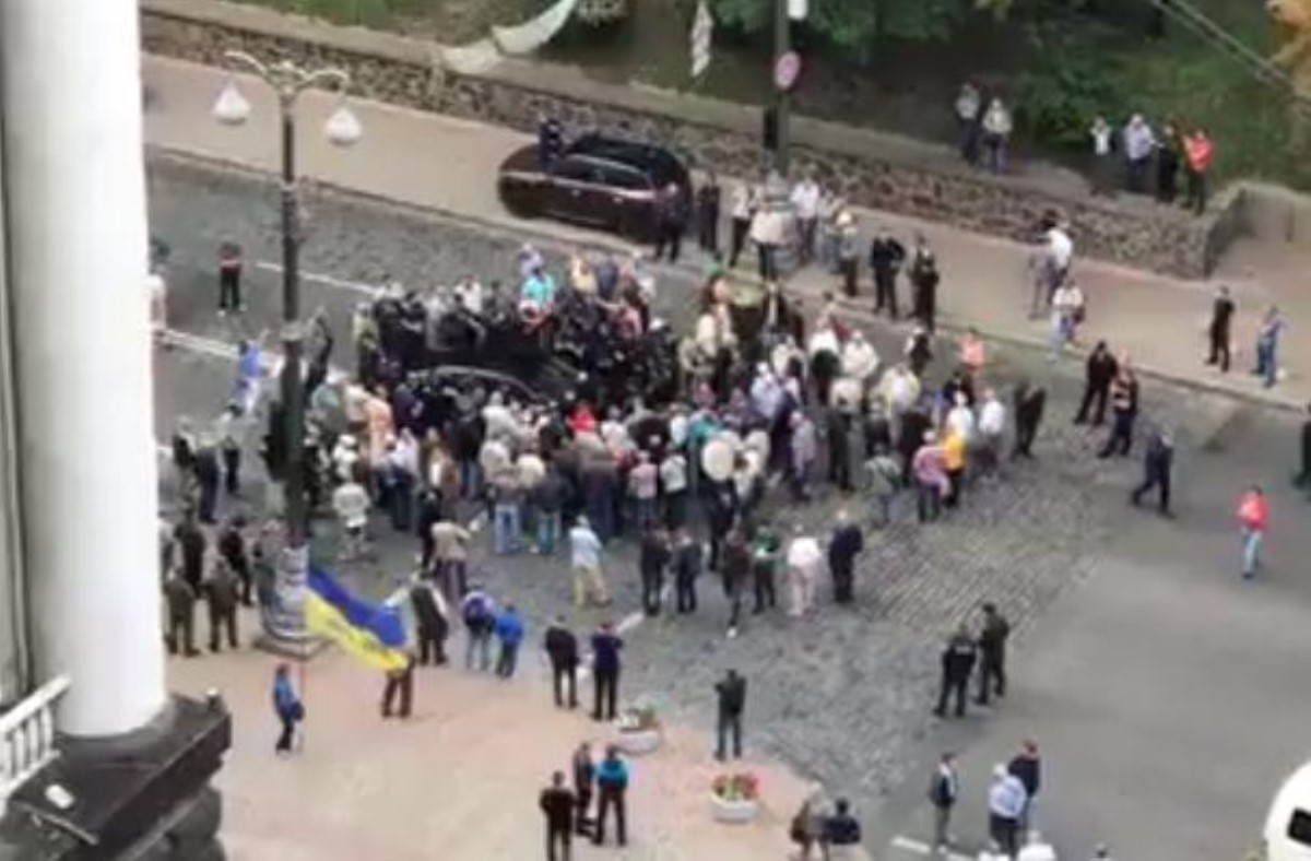 Пьяный "мажор" на Porsche въехал в толпу в центре Киева