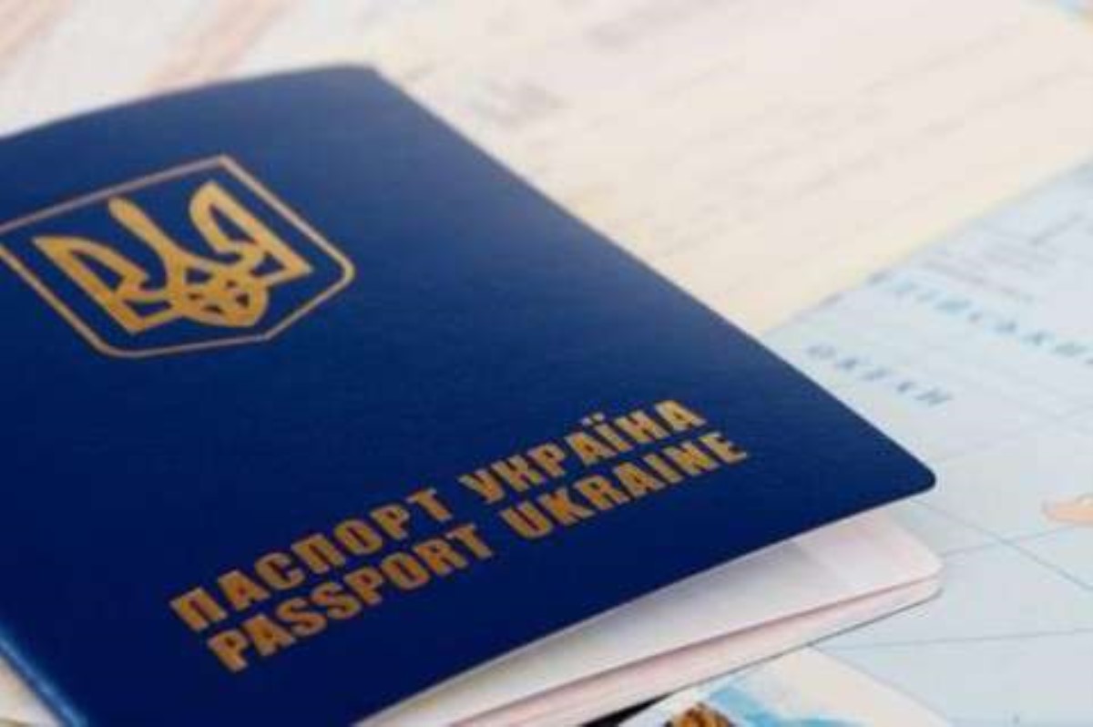 "Верить и терпеть": житель "ДНР" сжег на камеру украинский паспорт