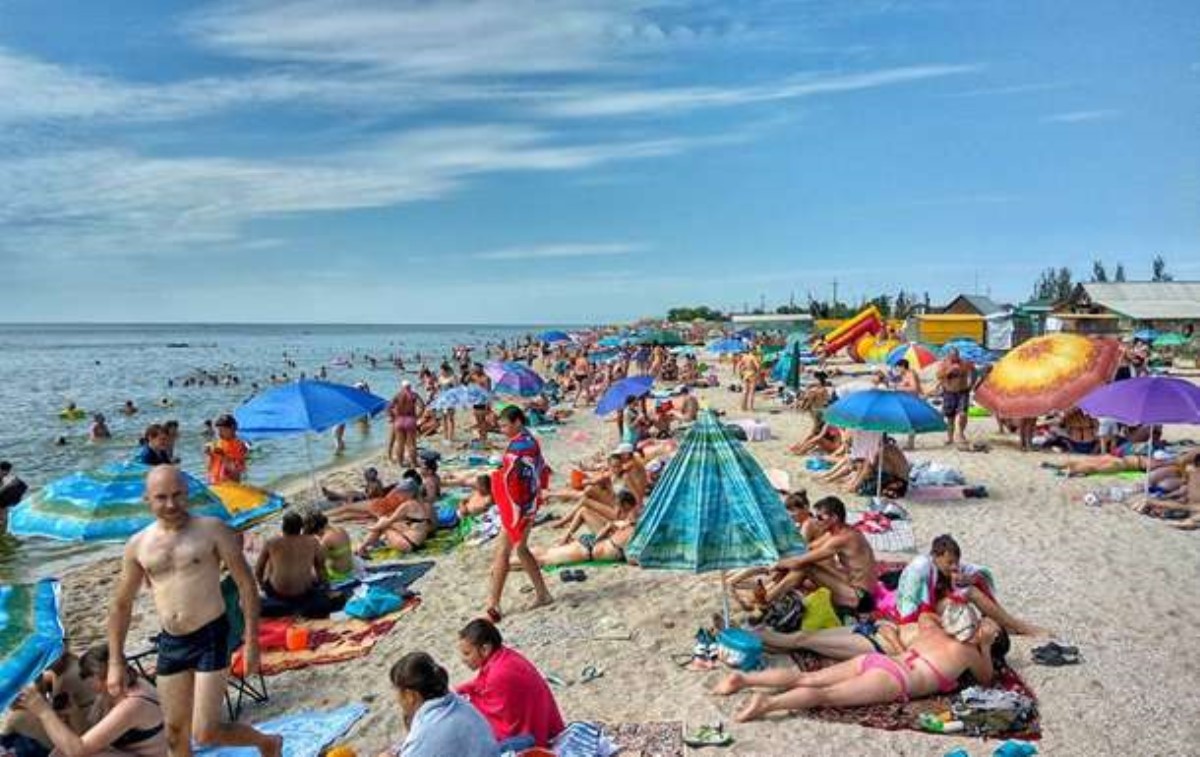 Отдых в "ДНР": пляжи не пустуют