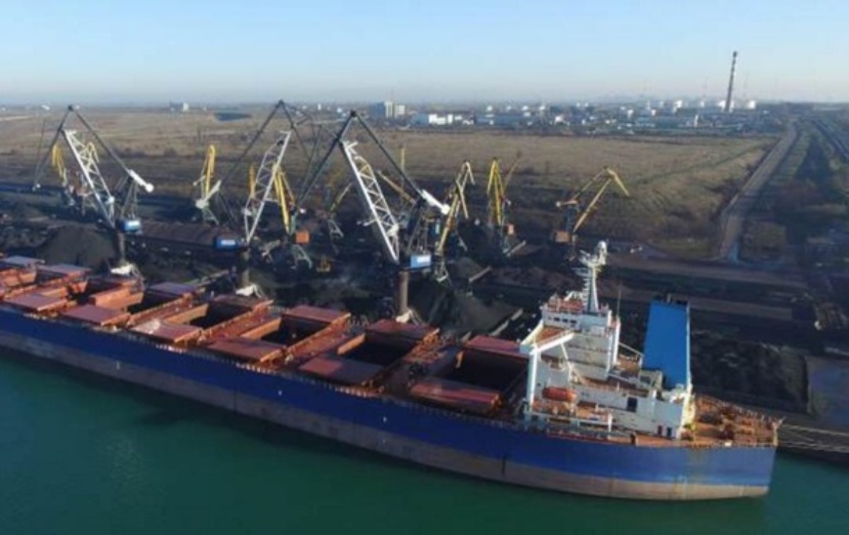 В Украину прибыло судно с африканским углем