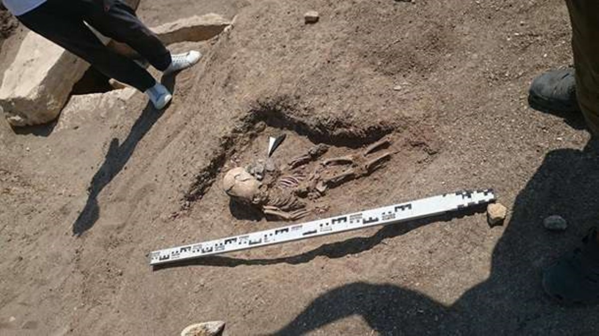 Археологи обнаружили в Крыму останки ребенка с вытянутым черепом