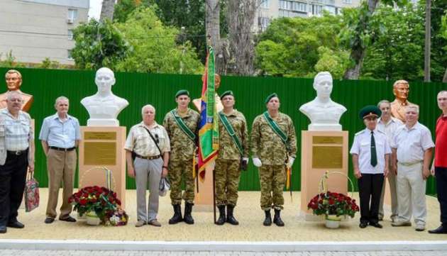 В Одессе открыли два новых памятника