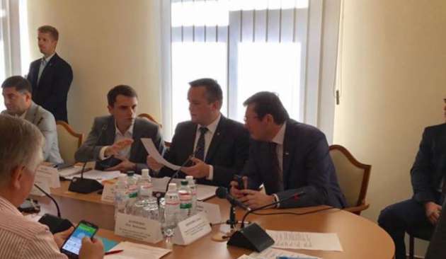 Луценко со скандалом покинул заседание комитета Рады