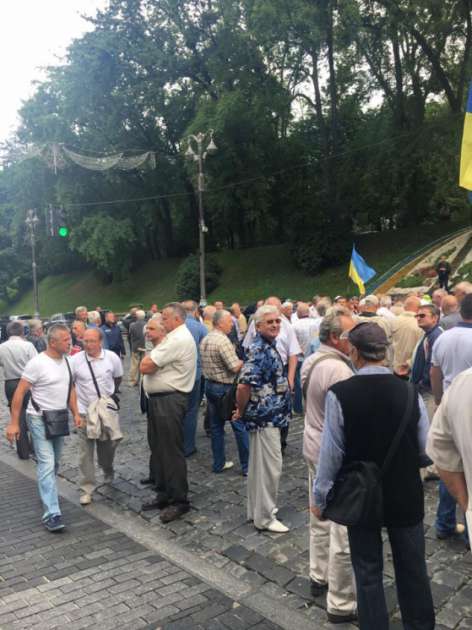 В центре Киева произошла стычка между пенсионерами и Нацгвардией