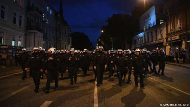 Протесты в Гамбурге: десятки полицейских получили ранения