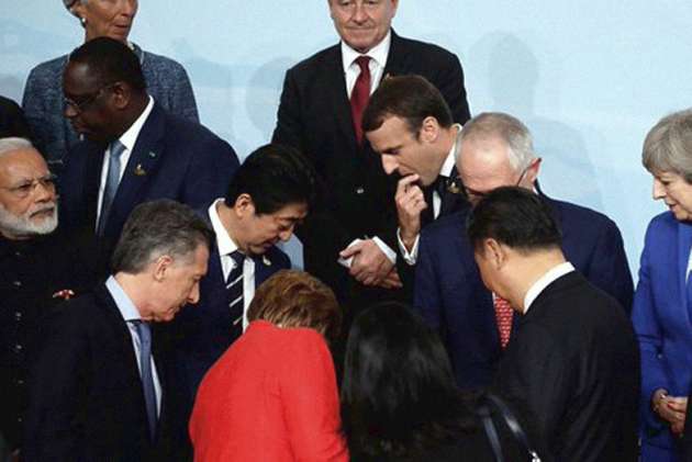 "Случайно затоптали Путина": в сети смеются над фото с G20