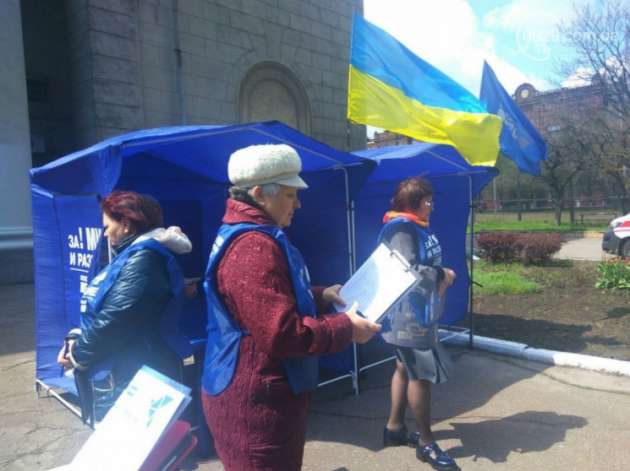 "Оппоблок" собрал 700 тысяч подписей за мир и справедливость в Украине