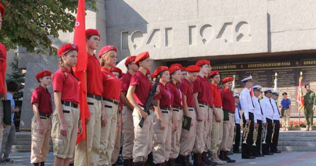 Крымских школьников насильно сгоняют в партизанские отряды