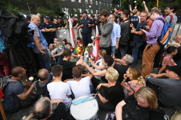 В более чем 50 городах Польши продолжаются протесты
